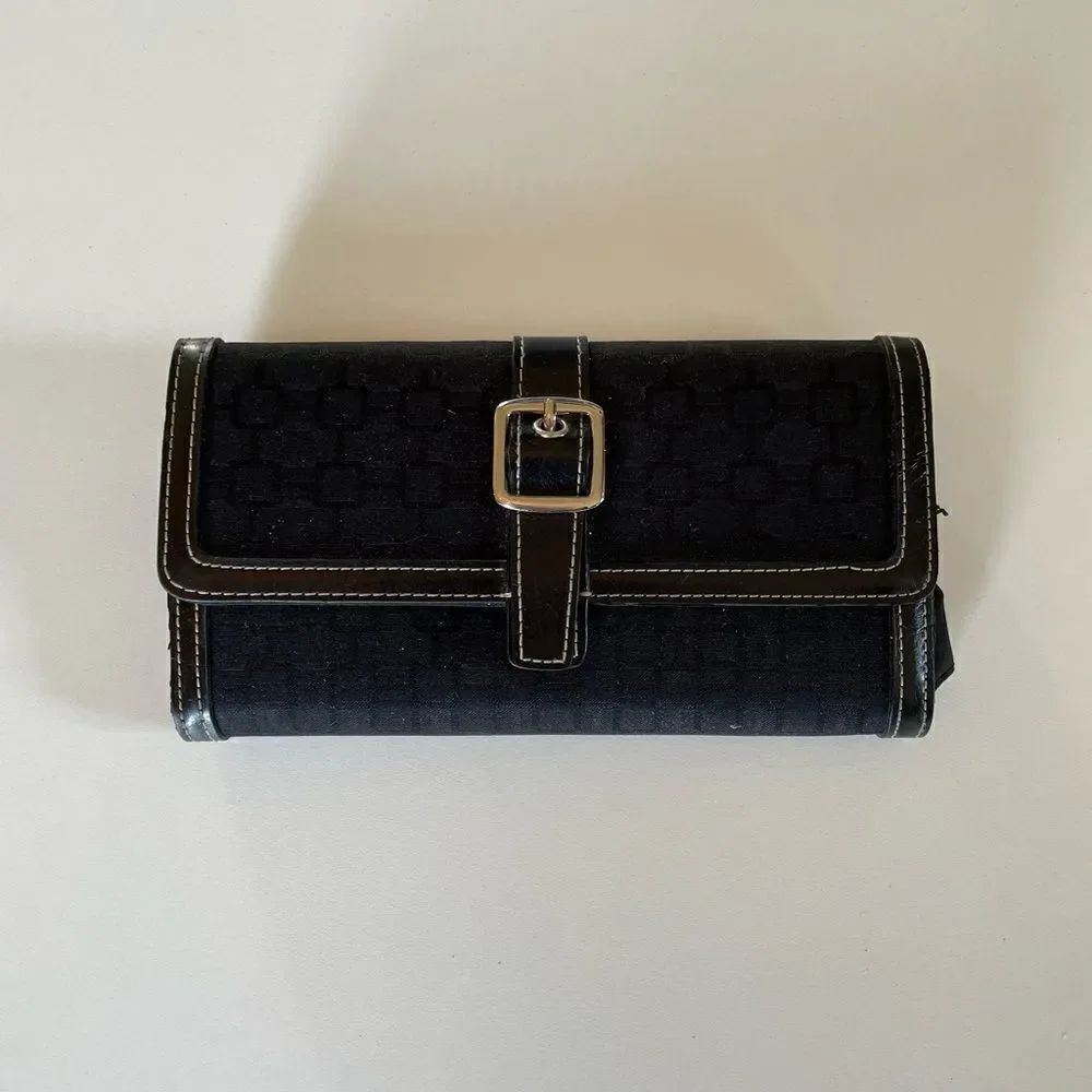EUC Unbranded Womens Black Wallet with cute Buckle Snap